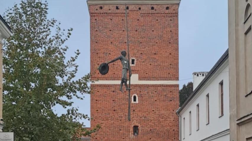 Uczestnicy spotkania w zrewitalizowanej lokalizacji