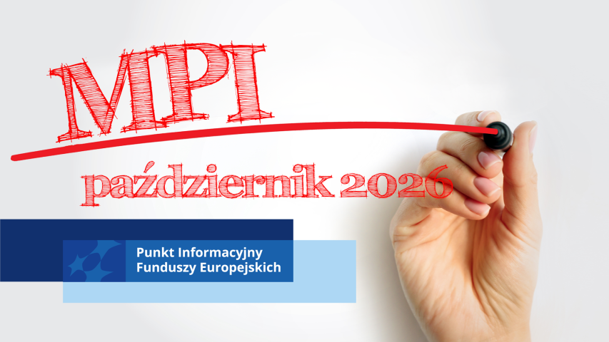 Dłoń z flamastrem, który wykreślił czerwoną linię. Nad linią znajduje się napis MPI, pod linią - październik 2026. W lewym dolnym rogu znajduje się motyw marki Punktu Informacyjnego Funduszy Europejskich na prostokątach w kolorze granatowym i błękitnym