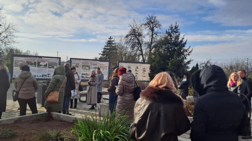 Widok na zrewitalizowany plac