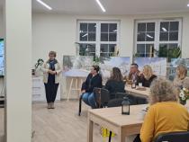 Widok na salę szkoleniową wypełnioną uczestnikami